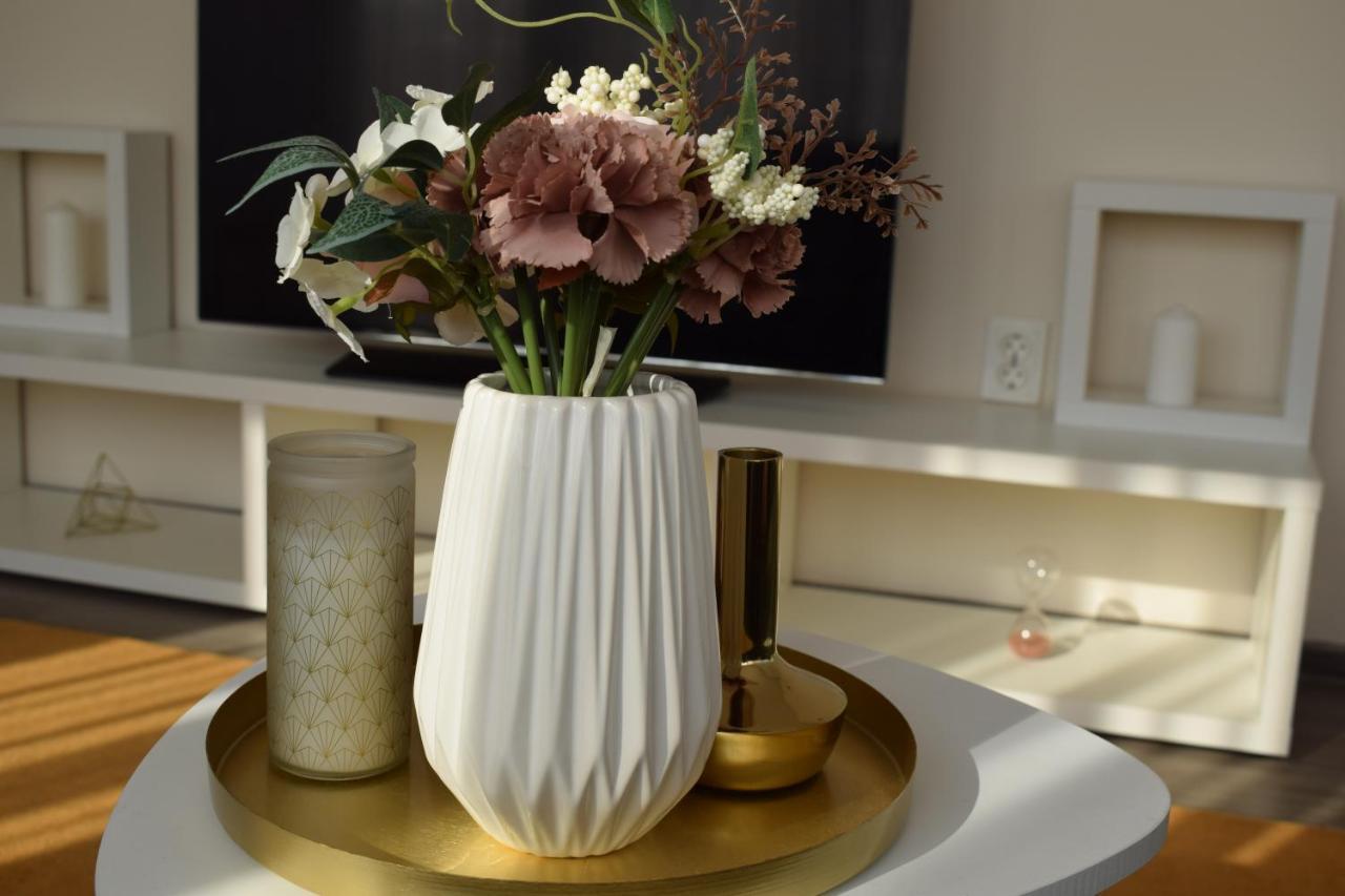 Sweet Residence Apartment Arad Bagian luar foto