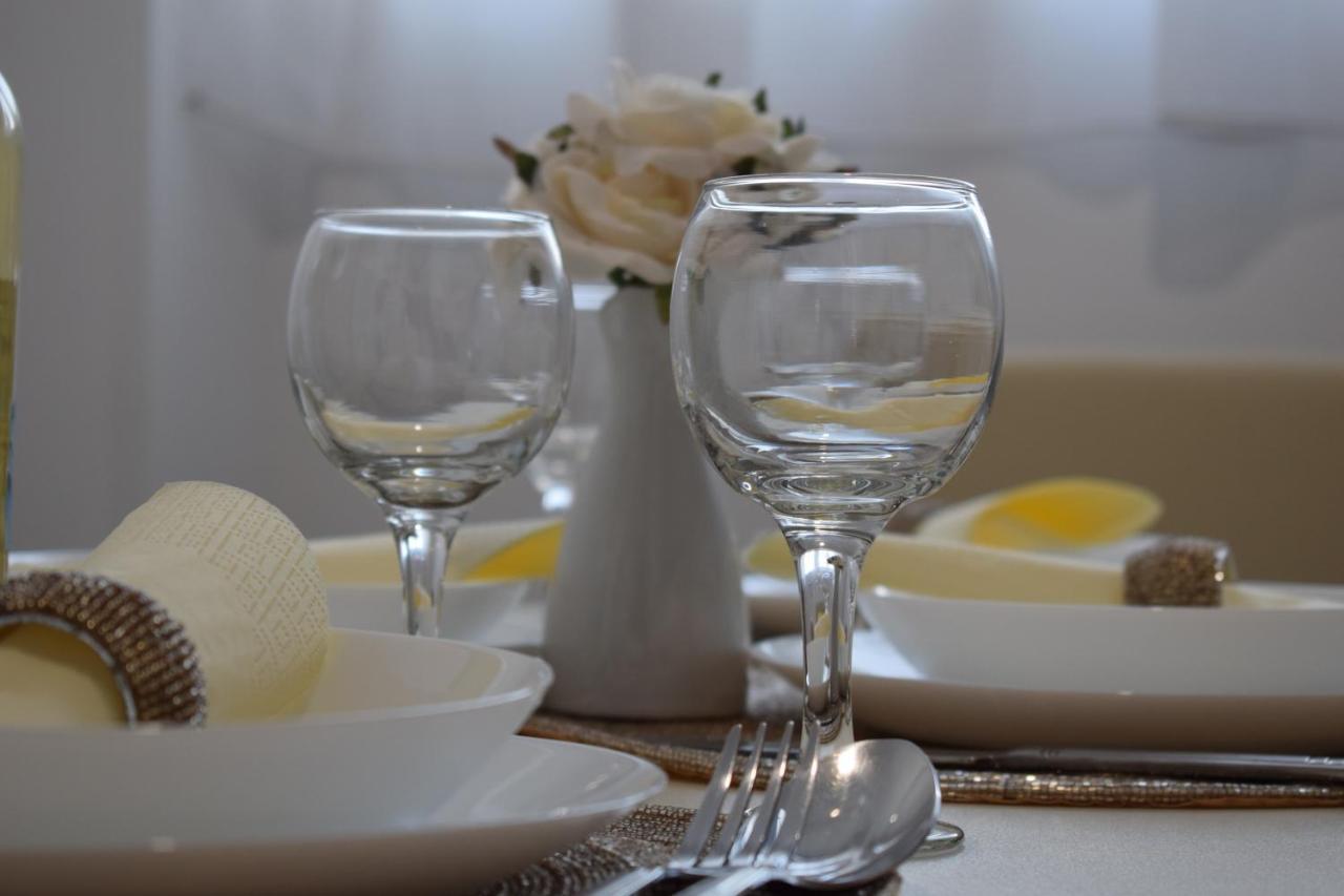 Sweet Residence Apartment Arad Bagian luar foto