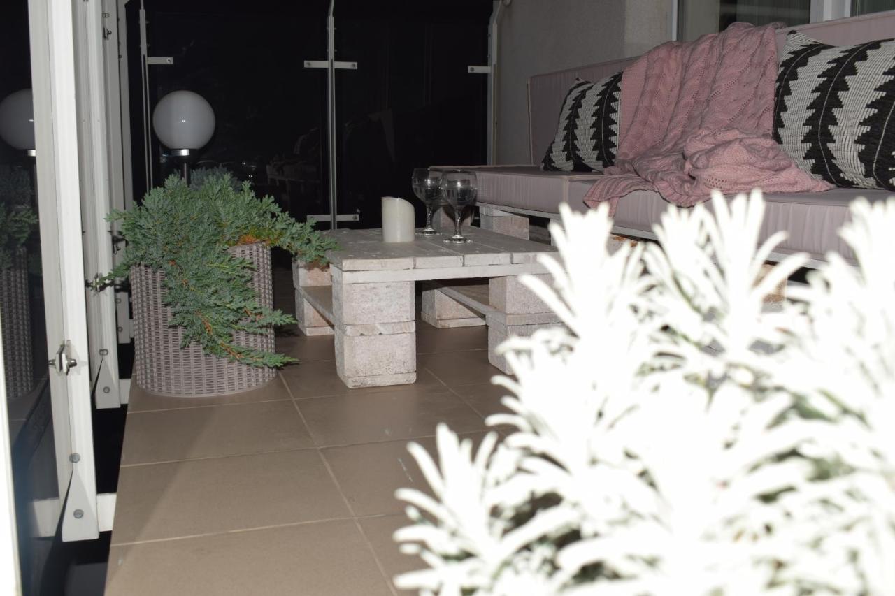 Sweet Residence Apartment Arad Bagian luar foto